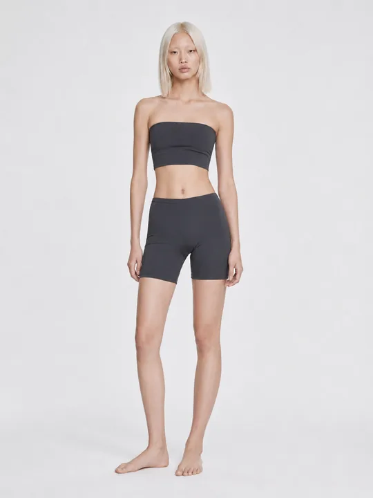 Aiko Velora studio, athletic